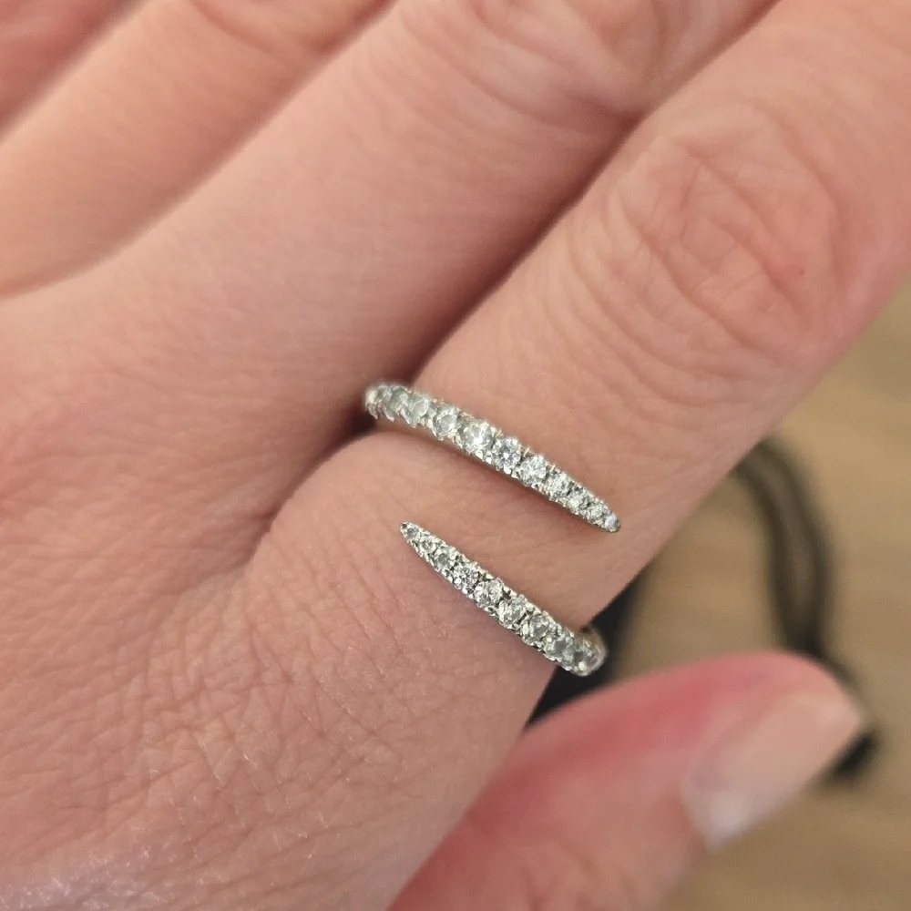 Elegant Silver Women's Ring
